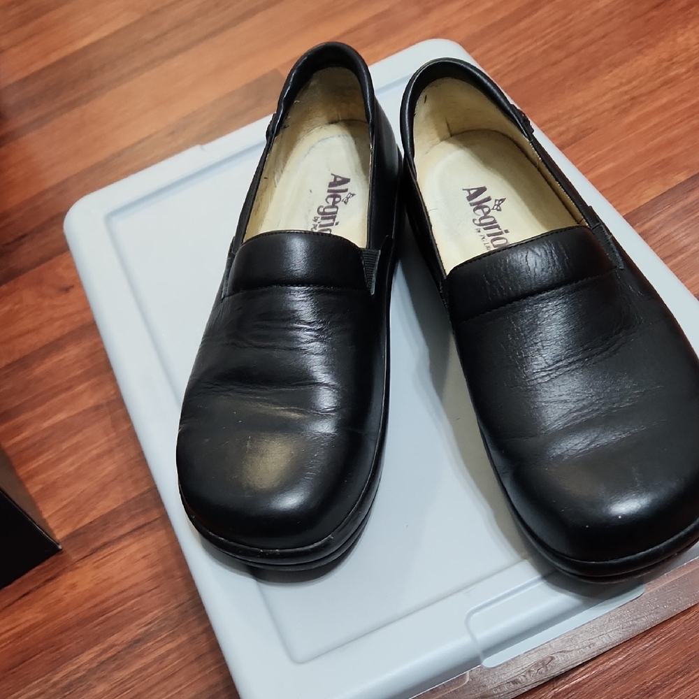 Alegria Women's Black Leather Loafers